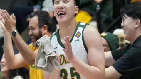 “荣耀梦想：双冠王国米球迷情谊胜过高薪”